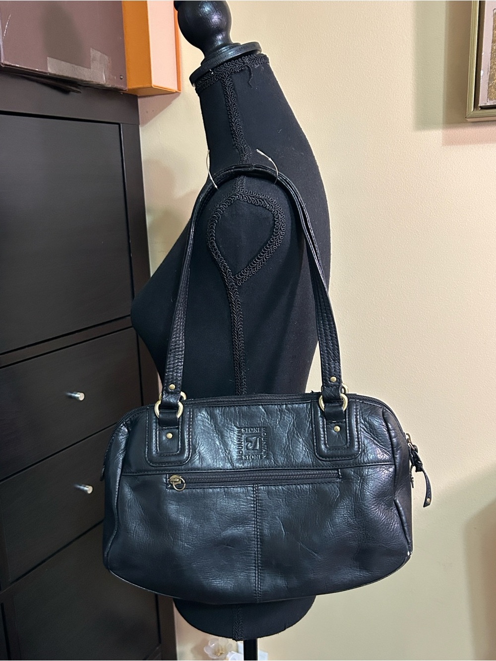 Vintage Stone Mountain Black Pebble Leather Shoulder Bag